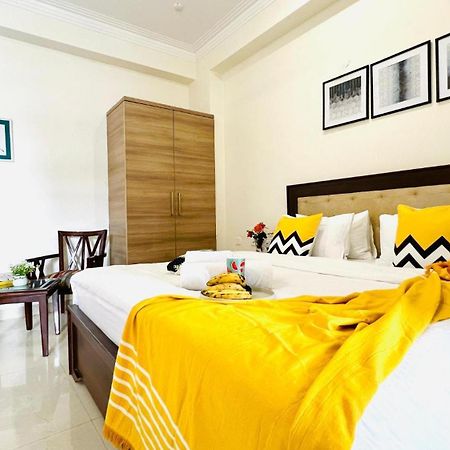 Bluo Studio4 Golf Course Road - Gym, Balcony, Lift Γκουργκάον Εξωτερικό φωτογραφία
