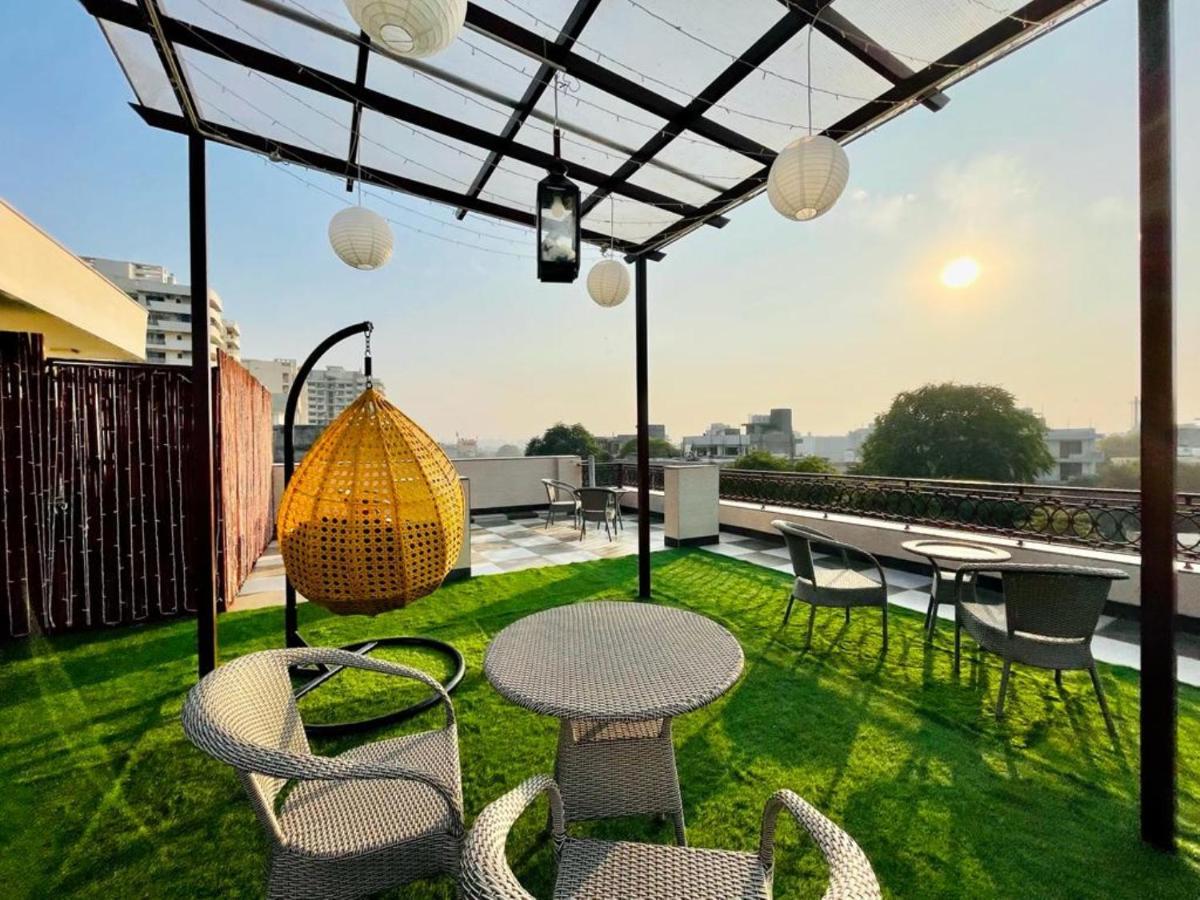 Bluo Studio4 Golf Course Road - Gym, Balcony, Lift Γκουργκάον Εξωτερικό φωτογραφία