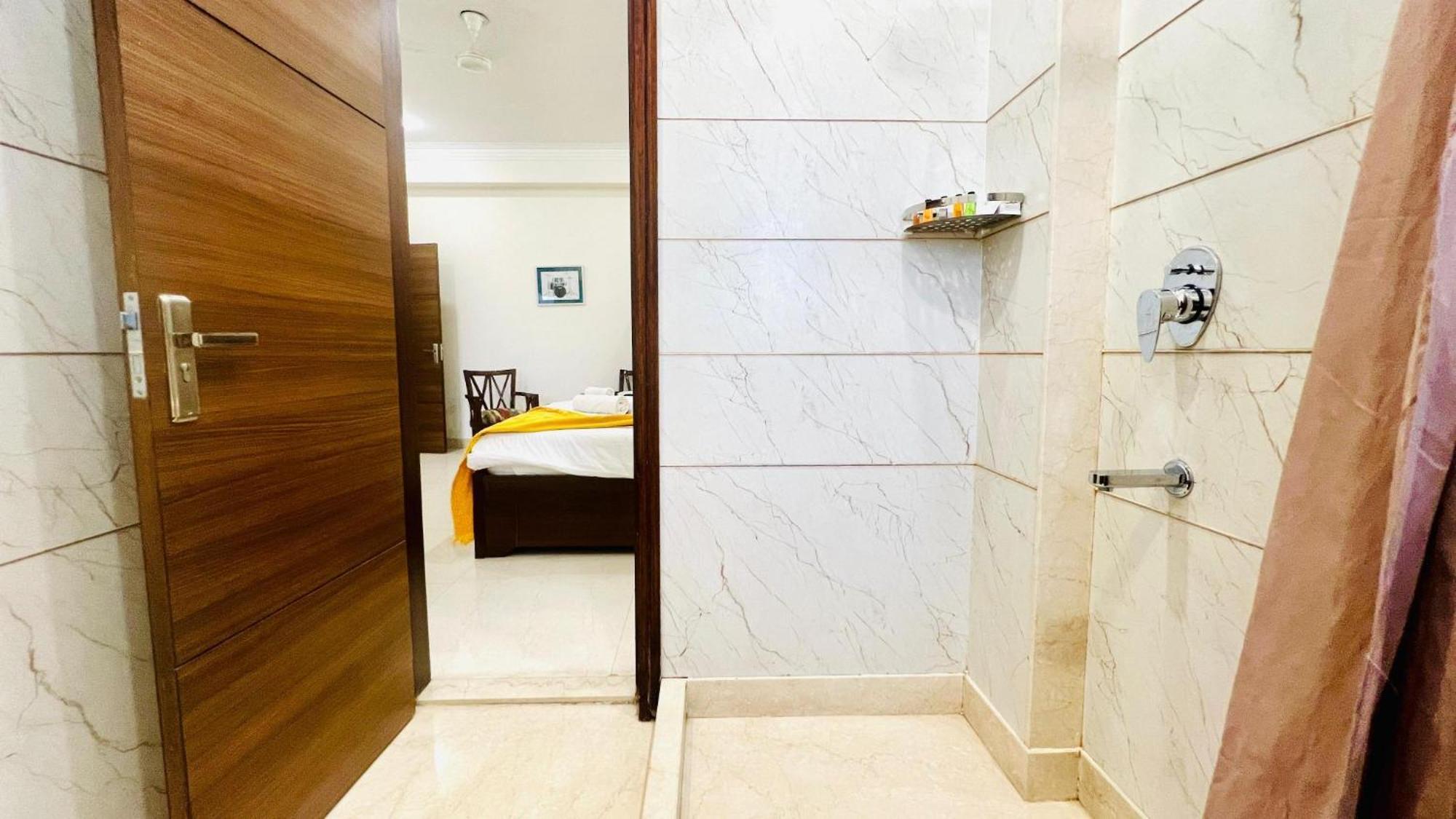 Bluo Studio4 Golf Course Road - Gym, Balcony, Lift Γκουργκάον Εξωτερικό φωτογραφία