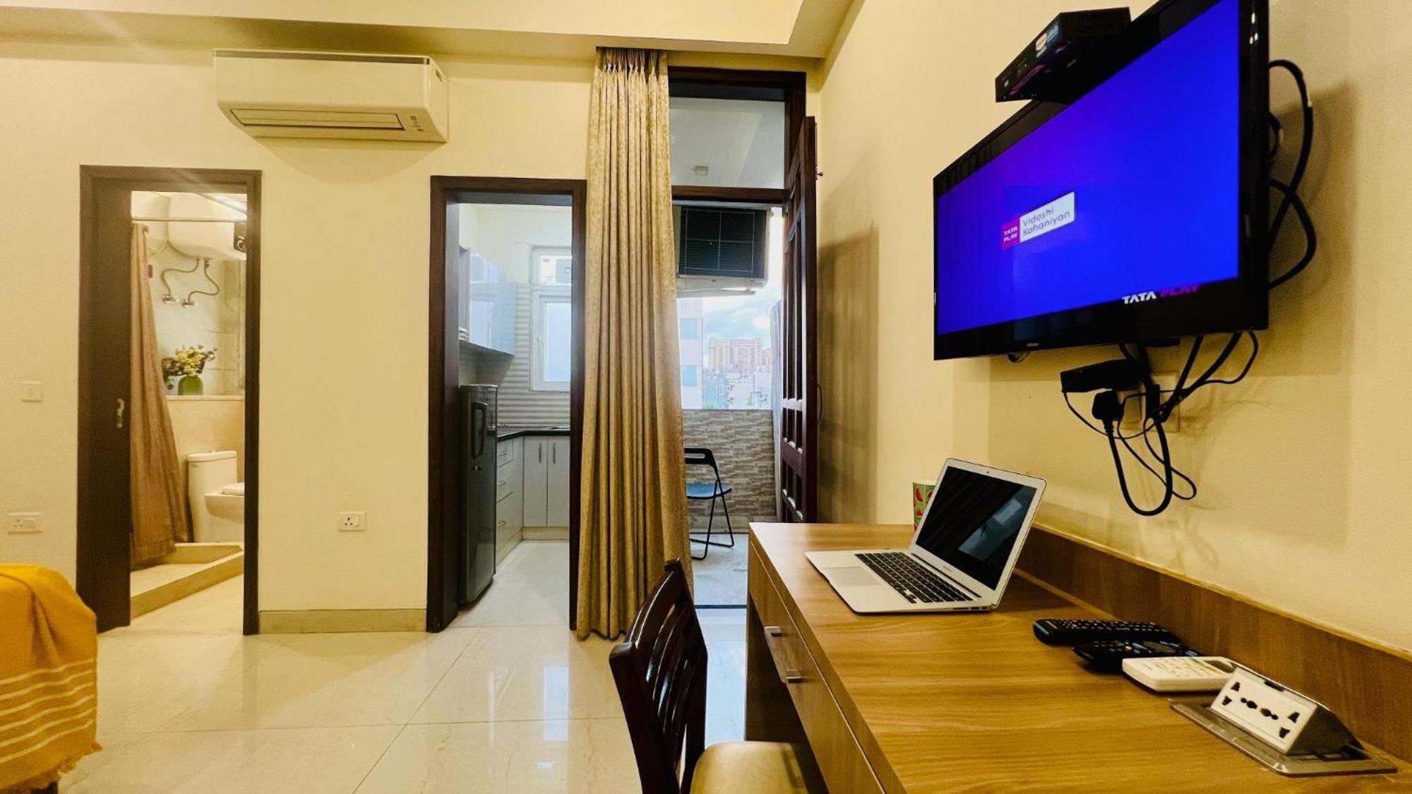 Bluo Studio4 Golf Course Road - Gym, Balcony, Lift Γκουργκάον Εξωτερικό φωτογραφία