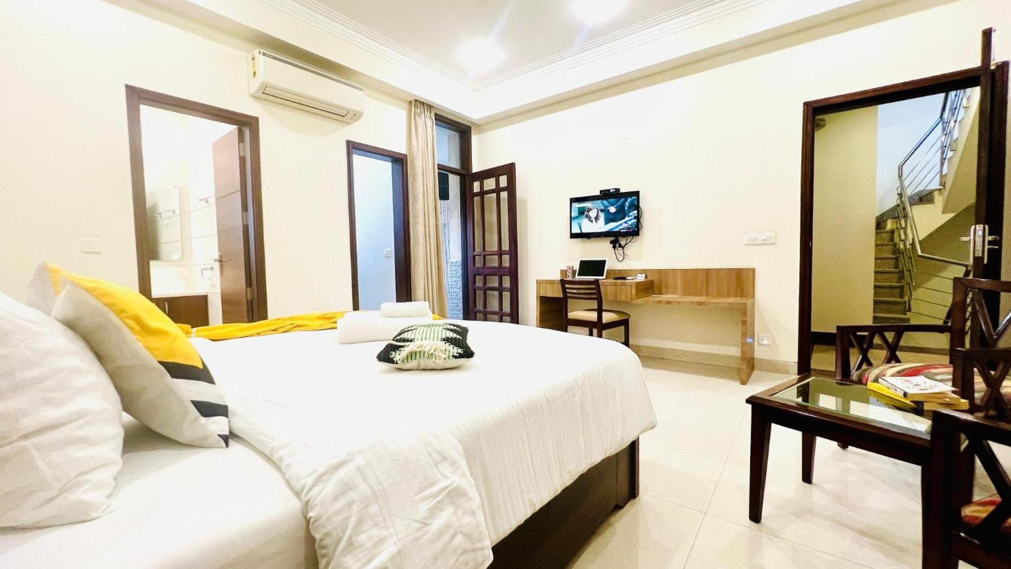 Bluo Studio4 Golf Course Road - Gym, Balcony, Lift Γκουργκάον Εξωτερικό φωτογραφία